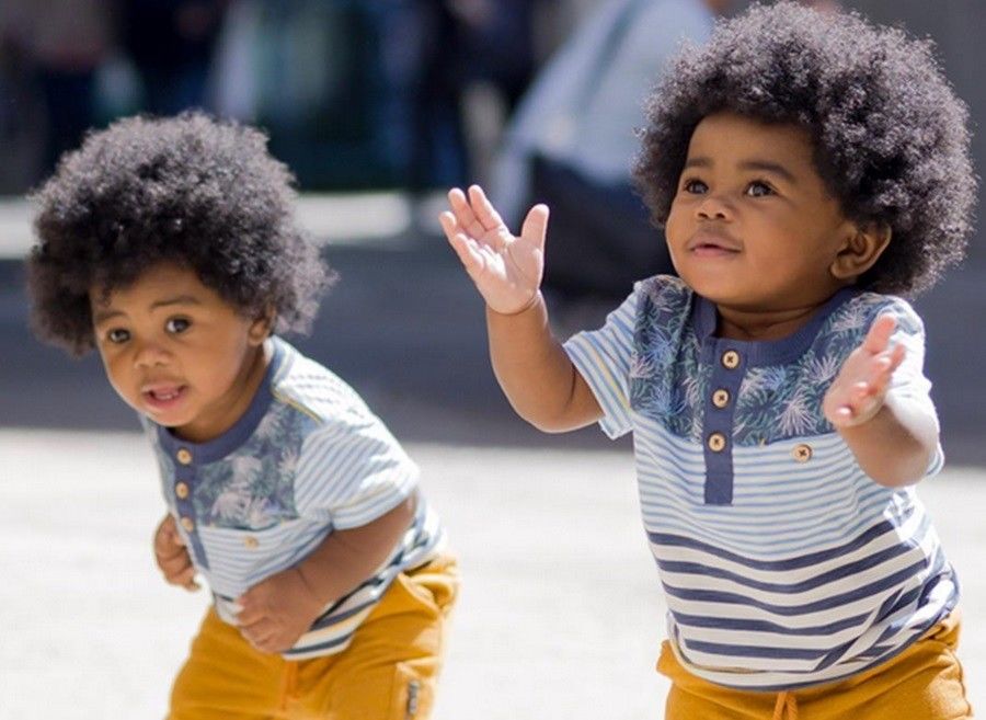 Anak Kembar Yang Hobi Eksis Di Instagram